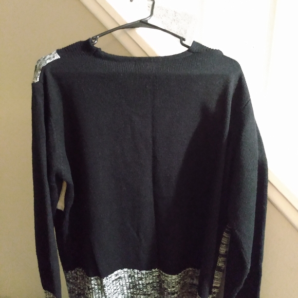 Black and white sweater Xtra Large - Picture 2 of 5